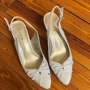 Karen Scott Cream Pointed-Toe Slingback Heels with Bow Accent